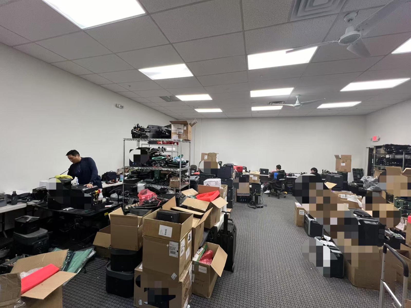 GEEK X 海外维修作业区实景